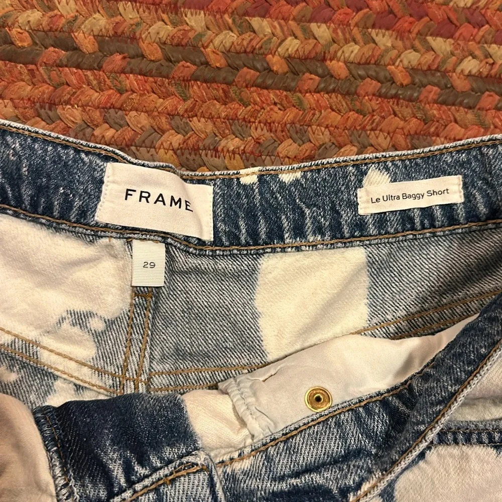 FRAME LE ULTRA BAGGY SPOTTED BLEACH DENIM CUT OFF SHORTS